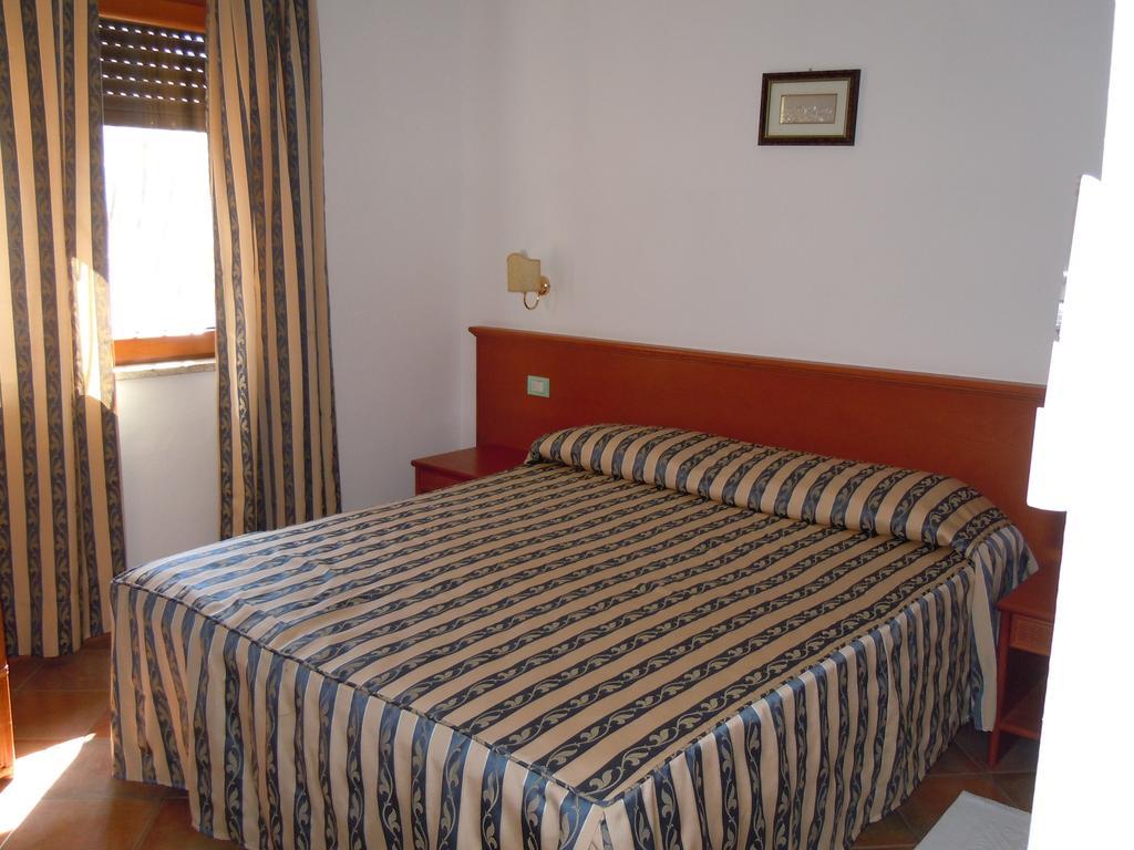 Hotel Il Castello Villaputzu Zimmer foto